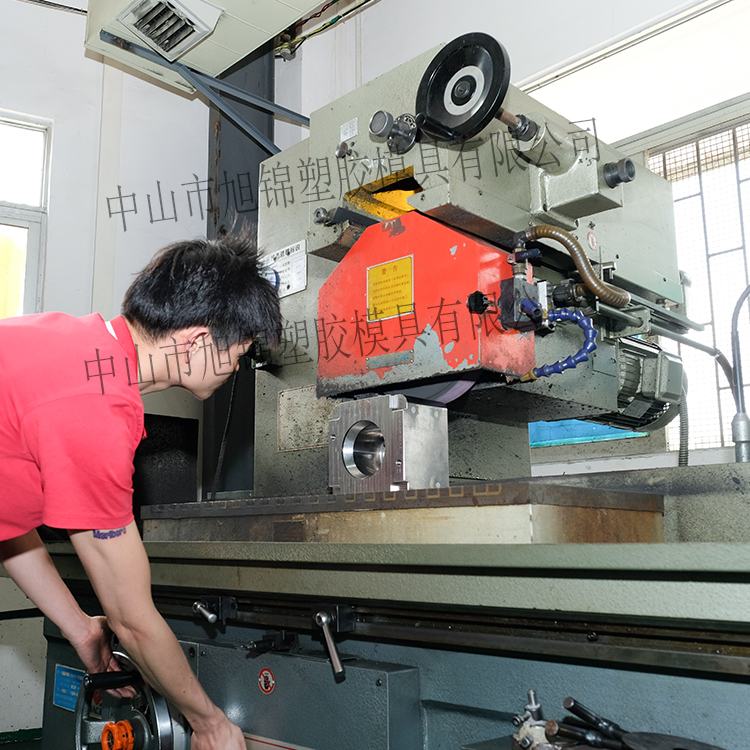 旭錦注塑模具生產廠家工模車間車床